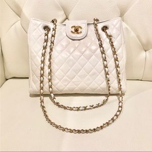 Chanel vintage shoulder bag